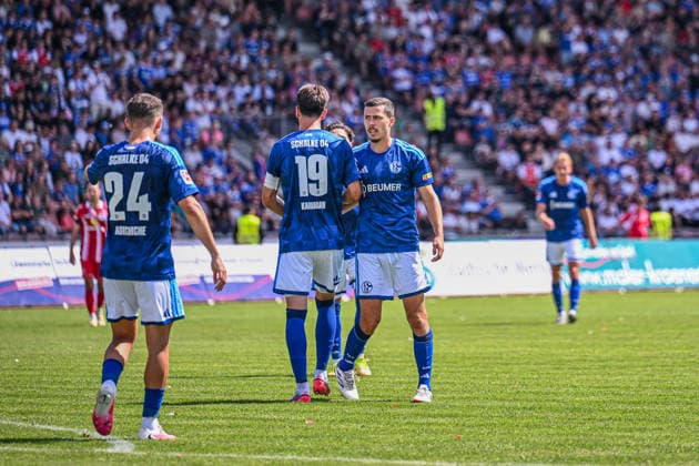 01.08.2026, Fussball, Saison 2026 2027, Testspiel, KSV Hessen Kassel - FC Schalke 04, Kenan Karaman (FC Schalke 04) freut sich über das Tor zum 0:1, xRHR-FOTO YYx *** August 1, 2026, Soccer, 2026–2027 Season, Friendly Match, KSV Hessen Kassel vs. FC Schalke 04, Kenan Karaman of FC Schalke 04 celebrates his goal to make it 0–1, xRHR PHOTO YYx Copyright: KROEGER RHR-FOTOx RHR-FOTO YY