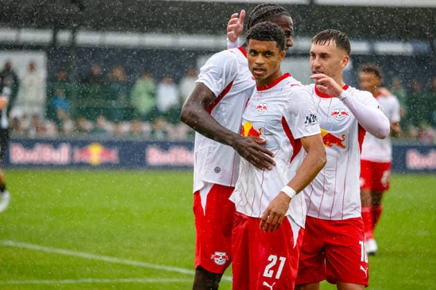 Ezechiel Banzuzi (RB Leipzig, 06), Ayodele Thomas (RB Leipzig, 21), Brajan Gruda (RB Leipzig, 10) Jubel, Torjubel, jubelt ueber Tor zum 3:0, RB Leipzig vs SC Verl, Fussball, Testspiel, Saison 2026 27, 01.08..2026,¨ RB Leipzig vs SC Verl, Fussball, Testspiel, Saison 2026 27, 01.08.2026 Leipzig *** Ezechiel Banzuzi, RB Leipzig, 06, Ayodele Thomas, RB Leipzig, 21, Brajan Gruda, RB Leipzig, 10, celebration, goal celebration, celebrating the 3-0 goal, RB Leipzig vs. SC Verl, soccer, friendly match, 2026–27 season, August 1, 2026, RB Leipzig vs. SC Verl, soccer, friendly match, 2026–27 season, August 1, 2026, Leipzig Copyright: xEibner-Pressefoto LauraxRoemerx EP_LRR