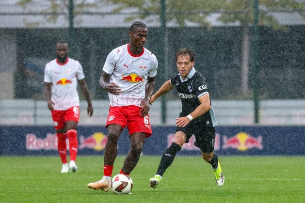 Ezechiel Banzuzi (RB Leipzig, 06) am Ball, Mikas Clausen (SC Verl, 21), RB Leipzig vs SC Verl, Fussball, Testspiel, Saison 2026 27, 01.08..2026,¨ RB Leipzig vs SC Verl, Fussball, Testspiel, Saison 2026 27, 01.08.2026 Leipzig *** Ezechiel Banzuzi (RB Leipzig), 06 on the ball, Mikas Clausen (SC Verl), 21, RB Leipzig vs. SC Verl, soccer, friendly match, 2026–27 season, August 1, 2026, RB Leipzig vs. SC Verl, soccer, friendly match, 2026–27 season, August 1, 2026, Leipzig Copyright: xEibner-Pressefoto LauraxRoemerx EP_LRR