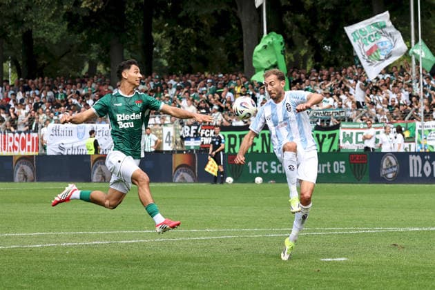 01.08.2026, Herren, Fussball, Saison 2026 2027, Regionalliga Bayern, 2. Spieltag: 1. FC Schweinfurt 1905 - TSV 1860 Muenchen Mustafa Alper Özden ( 20, 1. FC Schweinfurt 1905) und Michael Eberwein ( 13, TSV 1860 München) Schweinfurt Sachs-Stadion Bayern Deutschland *** August 1, 2026, Men s, Soccer, 2026–2027 Season, Bavarian Regional League, Matchday 2: 1 FC Schweinfurt 1905 vs. TSV 1860 Munich—Mustafa Alper Özden (20), 1 FC Schweinfurt 1905, and Michael Eberwein (13), TSV 1860 Munich, Schweinfurt, Sachs Stadium, Bavaria, Germany