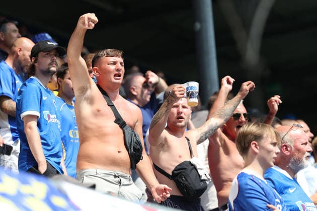 2026.08.01 Darmstadt, Testpiel SV Darmstadt 98 - FC Portsmouth v.l. FC Portsmouth Fans *** August 1, 2026, Darmstadt, Friendly Match: SV Darmstadt 98 vs. FC Portsmouth – FC Portsmouth Fans Copyright: HMBxMedia JoaquimxFerreira