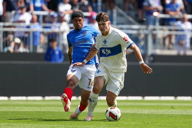 2026.08.01 Darmstadt, Testpiel SV Darmstadt 98 - FC Portsmouth v.l. Luke Le Roux (Portsmouth), Noah Raphael Weißhaupt (SV Darmstadt 98) battles for the Ball *** August 1, 2026, Darmstadt, Friendly Match: SV Darmstadt 98 vs. FC Portsmouth; Luke Le Roux (Portsmouth), Noah Raphael Weißhaupt (SV Darmstadt 98) battle for the ball Copyright: HMBxMedia JoaquimxFerreira