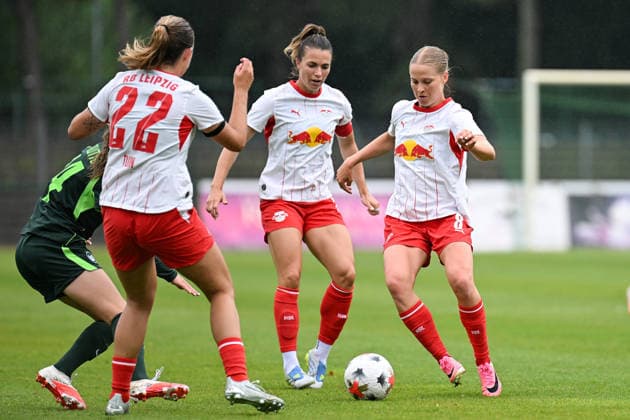 Fußball I Frauen I Saison 2026-2027 I Freundschaftsspiel I RB Leipzig - VfL Wolfsburg I 01.08.2026 Smilla Vallotto (14, VfL Wolfsburg), Alieke Tuin (22, Rasenballsport Leipzig), Sandra Starke (13, Rasenballsport Leipzig), Emilia Asgeirsdottir (8, Rasenballsport Leipzig) Markranstädt Rasenplatz, Stadion am Bad Großfeld, Am Stadtbad 30 Sachsen Deutschland *** Soccer I Women I 2026–2027 Season I Friendly Match I RB Leipzig vs. VfL Wolfsburg I August 1, 2026 Smilla Vallotto 14, VfL Wolfsburg, Alieke Tuin 22, Rasenballsport Leipzig, Sandra Starke 13, Rasenballsport Leipzig, Emilia Asgeirsdottir 8, Rasenballsport Leipzig Markranstädt Grass Field, Stadion am Bad Großfeld, Am Stadtbad 30, Saxony, Germany Copyright: xLobeca InesxHähnelx