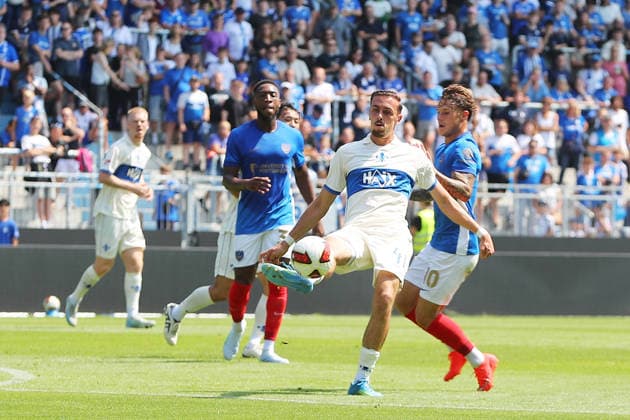 01.08.2026, xtvx, Fussball Testspiel, SV Darmstadt 98 - FC Portsmouth v.l. Zweikampf, Duell, duel, tackle, compete Lance Duijevstijn (SV Darmstadt 98) Adrian Segecic (FC Portsmouth) (DFL DFB REGULATIONS PROHIBIT ANY USE OF PHOTOGRAPHS as IMAGE SEQUENCES and or QUASI-VIDEO) Darmstadt *** August 1, 2026, xtvx, Soccer Friendly Match, SV Darmstadt 98 vs. FC Portsmouth – Tackle, duel, tackle, compete: Lance Duijevstijn (SV Darmstadt 98) vs. Adrian Segecic (FC Portsmouth). DFL and DFB regulations prohibit any use of photographs as image sequences and or quasi-video. Darmstadt