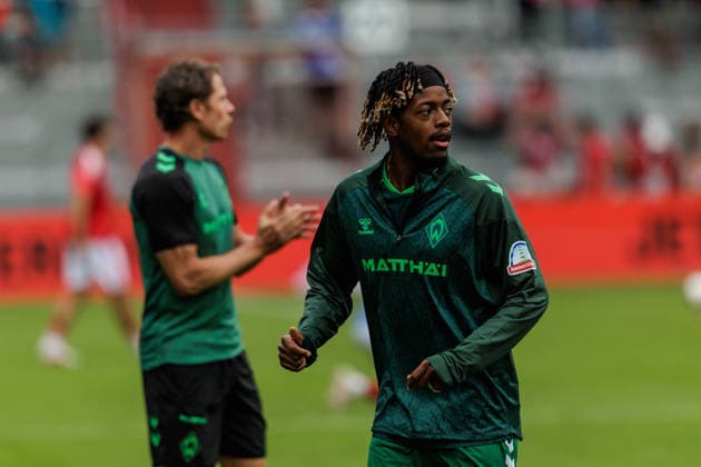 01.08.2026, GER, Testspiel, Saison 2026 2027), FC Energie Cottbus - SV Werder Bremen. Samuel Mbangula (SV Werder Bremen 7) bei der Erwärmung Cottbus Stadion der Freundschaft Brandenburg Deutschland *** August 1, 2026, GER, Friendly Match, 2026–2027 Season, FC Energie Cottbus vs. SV Werder Bremen, Samuel Mbangula of SV Werder Bremen, No. 7, warming up at Cottbus Stadion der Freundschaft, Brandenburg, Germany Copyright: xnordphotoxGmbHx xTrienitzx