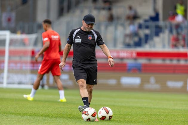 Bernhard Raab (1.FC Heidenheim, Co-Trainer) legt Baelle vor dem Spiel zurecht, GER, 1. FC Heidenheim vs. FC Ingolstadt, Fußball, Max-Liebhaber-Pokal, 2026 2027, 01.08.2026, DFL DFB REGULATIONS PROHIBIT ANY USE OF PHOTOGRAPHS AS IMAGE SEQUENCES AND OR QUASI-VIDEO, GER, 1. FC Heidenheim vs. FC Ingolstadt, Fußball, Max-Liebhaber-Pokal, 2026 2027, 01.08.2026 Heidenheim *** Bernhard Raab, assistant coach of 1. FC Heidenheim, arranges the balls before the game, GER, 1. FC Heidenheim vs. FC Ingolstadt, soccer, Max Liebhaber Cup, 2026–2027, August 1, 2026, DFL and DFB regulations prohibit any use of photographs as image sequences and or quasi-video, GER, 1 FC Heidenheim vs. FC Ingolstadt, soccer, Max Liebhaber Cup, 2026–2027, August 1, 2026, Heidenheim Copyright: xEibner-Pressefoto JanixPlessx EP_JPL