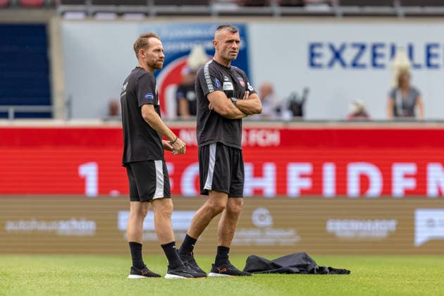 Marc Schnatterer (1.FC Heidenheim, Co-Trainer) und Dieter Jarosch (1.FC Heidenheim, Co-Trainer) blicken gespannt vor dem Spiel, GER, 1. FC Heidenheim vs. FC Ingolstadt, Fußball, Max-Liebhaber-Pokal, 2026 2027, 01.08.2026, DFL DFB REGULATIONS PROHIBIT ANY USE OF PHOTOGRAPHS AS IMAGE SEQUENCES AND OR QUASI-VIDEO, GER, 1. FC Heidenheim vs. FC Ingolstadt, Fußball, Max-Liebhaber-Pokal, 2026 2027, 01.08.2026 Heidenheim *** Marc Schnatterer, 1. FC Heidenheim, assistant coach, and Dieter Jarosch, 1. FC Heidenheim, assistant coach, look on with anticipation before the game, GER, 1. FC Heidenheim vs. FC Ingolstadt, soccer, Max Liebhaber Cup, 2026–2027, August 1, 2026, DFL and DFB regulations prohibit any use of photographs as image sequences and or quasi-video, GER, 1 FC Heidenheim vs. FC Ingolstadt, soccer, Max Liebhaber Cup, 2026–2027, August 1, 2026, Heidenheim Copyright: xEibner-Pressefoto JanixPlessx EP_JPL