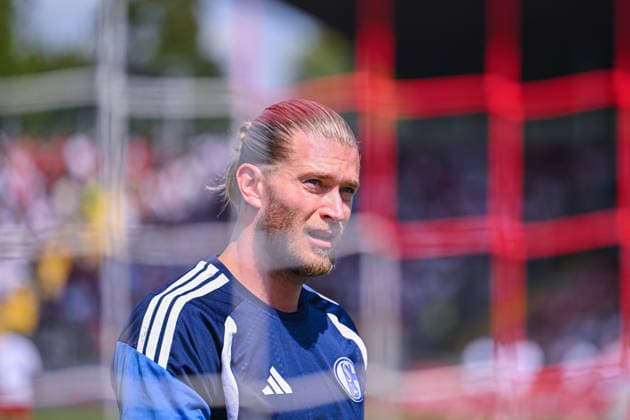 01.08.2026, Fussball, Saison 2026 2027, Testspiel, KSV Hessen Kassel - FC Schalke 04, Torwart Loris Karius (FC Schalke 04) Kassel Auestadion Deutschland xRHR-FOTO YYx *** August 1, 2026, Soccer, 2026–2027 Season, Friendly Match, KSV Hessen Kassel vs. FC Schalke 04, Goalkeeper Loris Karius, FC Schalke 04, Kassel, Auestadion, Germany, xRHR PHOTO YYx Copyright: KROEGER RHR-FOTOx RHR-FOTO YY