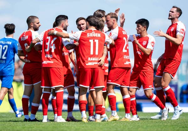 Fußball Regionalliga Staffel West 1. Spieltag SV Westfalia Rhynern - Sportfreunde Siegen am 01.08.2026 im Kümpel + Hellmeister Arena im Westfalia Sportpark in Hamm-Rhynern Torjubel zum 1:1 durch Serhat-Semih Gueler ( Siegen ) *** Soccer Regional League, West Division 1, Matchday: SV Westfalia Rhynern vs. Sportfreunde Siegen on August 1, 2026, at the Kümpel Hellmeister Arena in the Westfalia Sportpark in Hamm-Rhynern. Celebration of the 1-1 goal scored by Serhat Semih Güler of Siegen. xMAx