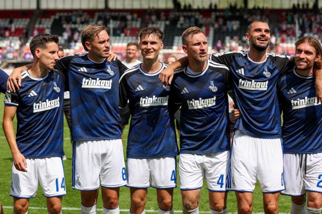 2026-08-01 Sparta Rotterdam v MSV Duisburg - Pre Season Friendly ROTTERDAM, NETHERLANDS - AUGUST 1: Conor Noss of MSV Duisburg, Aljaz Casar of MSV Duisburg, Martin Ens of MSV Duisburg, Alexander Hahn of MSV Duisburg, Rasim Bulic of MSV Duisburg, Joshua Bitter of MSV Duisburg are thanking the fans for their support after the draw during the Pre Season Friendly match between Sparta Rotterdam and MSV Duisburg at Sparta-stadion Het Kasteel on August 1, 2026 in Rotterdam, Netherlands. Rotterdam Sparta-stadion Het Kasteel Netherlands Content not available for redistribution in The Netherlands directly or indirectly through any third parties. Copyright: xHansxvanxderxValkx