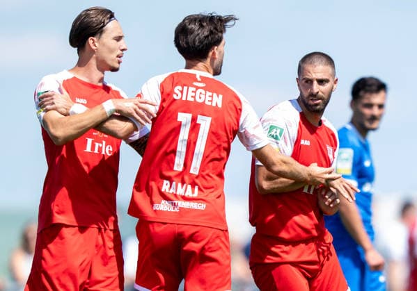 Fußball Regionalliga Staffel West 1. Spieltag SV Westfalia Rhynern - Sportfreunde Siegen am 01.08.2026 im Kümpel + Hellmeister Arena im Westfalia Sportpark in Hamm-Rhynern Dustin Willms ( Siegen ), links - Elsamed Ramaj ( Siegen ), mitte - Serhat-Semih Gueler ( Siegen ), rechts *** Soccer Regional League, West Division 1, Matchday: SV Westfalia Rhynern vs. Sportfreunde Siegen on August 1, 2026, at the Kümpel Hellmeister Arena in the Westfalia Sportpark in Hamm Rhynern. Dustin Willms (Siegen), left: Elsamed Ramaj (Siegen), center: Serhat Semih Güler (Siegen), right xMAx