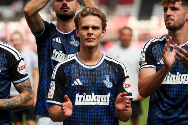 2026-08-01 Sparta Rotterdam v MSV Duisburg - Pre Season Friendly ROTTERDAM, NETHERLANDS - AUGUST 1: Jakob Bookjans of MSV Duisburg is thanking the fans for their support after the draw during the Pre Season Friendly match between Sparta Rotterdam and MSV Duisburg at Sparta-stadion Het Kasteel on August 1, 2026 in Rotterdam, Netherlands. Rotterdam Sparta-stadion Het Kasteel Netherlands Content not available for redistribution in The Netherlands directly or indirectly through any third parties. Copyright: xHansxvanxderxValkx