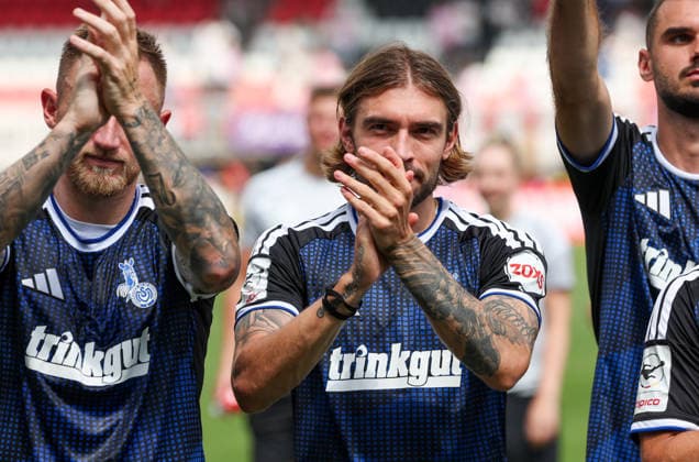 2026-08-01 Sparta Rotterdam v MSV Duisburg - Pre Season Friendly ROTTERDAM, NETHERLANDS - AUGUST 1: Joshua Bitter of MSV Duisburg is thanking the fans for their support after the draw during the Pre Season Friendly match between Sparta Rotterdam and MSV Duisburg at Sparta-stadion Het Kasteel on August 1, 2026 in Rotterdam, Netherlands. Rotterdam Sparta-stadion Het Kasteel Netherlands Content not available for redistribution in The Netherlands directly or indirectly through any third parties. Copyright: xHansxvanxderxValkx