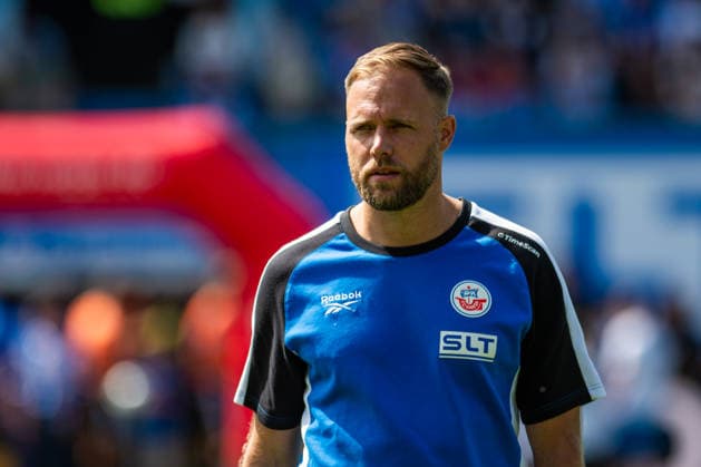 Rostock, Deutschland 01. August 2026: Testspiel - 2026 2027 - FC Hansa Rostock gegen Borussia Mönchengladbach Im Bild: Trainer Daniel Brinkmann (Hansa Rostock) *** Rostock, Germany, August 1, 2026; 2026-2027 preseason match: FC Hansa Rostock vs. Borussia Mönchengladbach; Pictured: Coach Daniel Brinkmann of Hansa Rostock Copyright: xFotostandx xVoelkerx