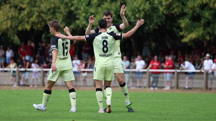 01.08.2026, xrekx, Fussball Testspiel, FC Metz - 1.FC Kaiserslautern v.l. Torjubel nach dem Tor zum celebrating the goal celebrate 0:3 durch Semih Sahin (1.FC Kaiserslautern) Jacob Rasmussen (1.FC Kaiserslautern) (DFL DFB REGULATIONS PROHIBIT ANY USE OF PHOTOGRAPHS as IMAGE SEQUENCES and or QUASI-VIDEO) Metz *** August 1, 2026, xrekx, Soccer Friendly Match, FC Metz 1 FC Kaiserslautern v l Goal celebration after the goal scored by Semih Sahin 0 3 for 1 FC Kaiserslautern Jacob Rasmussen 1 FC Kaiserslautern DFL DFB REGULATIONS PROHIBIT ANY USE OF PHOTOGRAPHS as IMAGE SEQUENCand or QUASI-VIDEO Metz