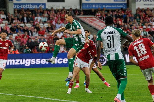 01.08.2026, GER, Testspiel, Saison 2026 2027), FC Energie Cottbus - SV Werder Bremen. Mats Ole Heitmann (SV Werder Bremen 36) mit ein Torschuss Cottbus Stadion der Freundschaft Brandenburg Deutschland *** August 1, 2026, GER, Friendly Match, 2026–2027 Season, FC Energie Cottbus vs. SV Werder Bremen, Mats Ole Heitmann (SV Werder Bremen, No. 36) takes a shot on goal at Cottbus s Stadion der Freundschaft in Brandenburg, Germany Copyright: xnordphotoxGmbHx xTrienitzx