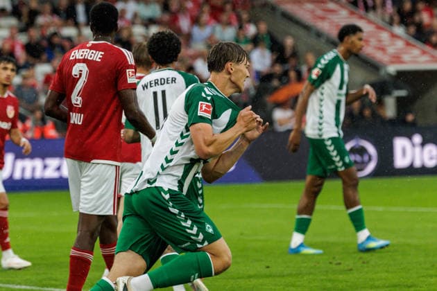 01.08.2026, GER, Testspiel, Saison 2026 2027), FC Energie Cottbus - SV Werder Bremen. Mats Ole Heitmann (SV Werder Bremen 36) ärgert sich Cottbus Stadion der Freundschaft Brandenburg Deutschland *** August 1, 2026, GER, Friendly Match, 2026–2027 Season, FC Energie Cottbus vs. SV Werder Bremen; Mats Ole Heitmann (SV Werder Bremen, 36) looks frustrated; Cottbus Stadion der Freundschaft, Brandenburg, Germany Copyright: xnordphotoxGmbHx xTrienitzx