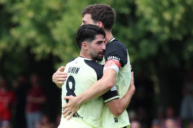 01.08.2026, xrekx, Fussball Testspiel, FC Metz - 1.FC Kaiserslautern v.l. Torjubel nach dem Tor zum celebrating the goal celebrate 0:3 durch Semih Sahin (1.FC Kaiserslautern) mit Jacob Rasmussen (1.FC Kaiserslautern) (DFL DFB REGULATIONS PROHIBIT ANY USE OF PHOTOGRAPHS as IMAGE SEQUENCES and or QUASI-VIDEO) Metz *** August 1, 2026, xrekx, Soccer Friendly Match, FC Metz 1 FC Kaiserslautern v l Goal celebration after the goal scored by Semih Sahin, 0–3, for FC Kaiserslautern with Jacob Rasmussen 1 FC Kaiserslautern DFL DFB REGULATIONS PROHIBIT ANY USE OF PHOTOGRAPHS as IMAGE SEQUENCES and or QUASI-VIDEO Metz