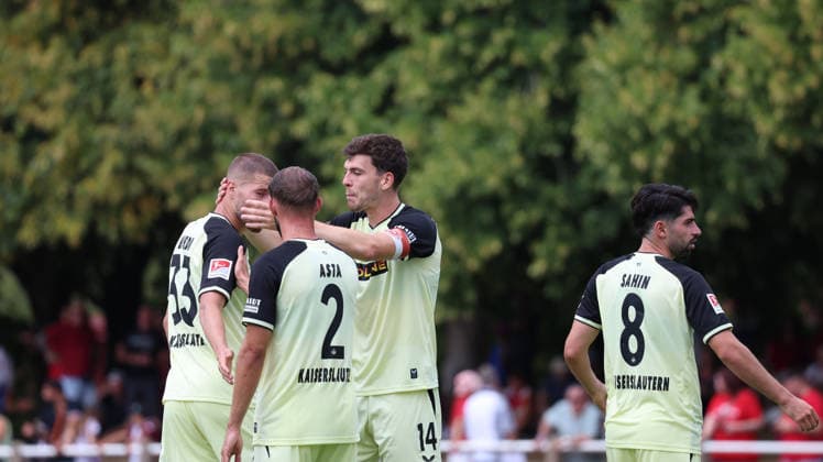 01.08.2026, xrekx, Fussball Testspiel, FC Metz - 1.FC Kaiserslautern v.l. Jan Elvedi (1.FC Kaiserslautern) Simon Asta (1.FC Kaiserslautern) Jacob Rasmussen (1.FC Kaiserslautern) Torjubel nach dem Tor zum celebrating the goal celebrate 0:3 durch Semih Sahin (1.FC Kaiserslautern) (DFL DFB REGULATIONS PROHIBIT ANY USE OF PHOTOGRAPHS as IMAGE SEQUENCES and or QUASI-VIDEO) Metz *** August 1, 2026, xrekx, Soccer Friendly Match, FC Metz 1 FC Kaiserslautern v l Jan Elvedi 1 FC Kaiserslautern Simon Asta 1 FC Kaiserslautern Jacob Rasmussen 1 FC Kaiserslautern Goal celebration after the goal scored by Semih Sahin 1 FC Kaiserslautern 0–3 DFL DFB REGULATIONS PROHIBIT ANY USE OF PHOTOGRAPHS as IMAGE SEQUENCES and or QUASI-VIDEO Metz