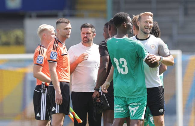Marc Pfitzner nach Abpfiff mit La Louviers ex Braunschweiger Patrick Nkoa Fussball, Herren, Saison 2026 2027 2.BL, Eintracht Stadion, Eintracht Braunschweig gegen RAAL La Louviere, Saisonvorbereitung, Testspiel, 0-0 DFL REGULATIONS PROHIBIT ANY USE OF PHOTOGRAPHS AS IMAGE SEQUENCES AND OR QUASI-VIDEO. *** Marc Pfitzner with La Louviere’s former Braunschweig player Patrick Nkoa after the final whistle; Soccer, Men’s, 2026–2027 Season, 2nd Bundesliga, Eintracht Stadium, Eintracht Braunschweig vs. RAAL La Louvière, preseason, friendly match, 0–0. DFL regulations prohibit any use of photographs as image sequences and or quasi-video.