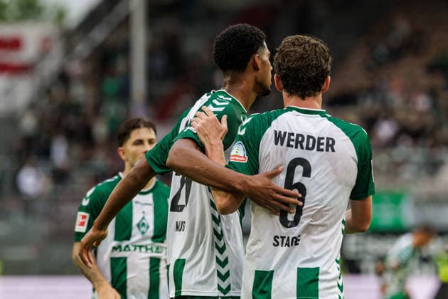 01.08.2026, GER, Testspiel, Saison 2026 2027), FC Energie Cottbus - SV Werder Bremen. Salim Musah (SV Werder Bremen 29) jubelt mit Jens Stage (SV Werder Bremen 6) Cottbus Stadion der Freundschaft Brandenburg Deutschland *** August 1, 2026, GER, Friendly Match, 2026–2027 Season, FC Energie Cottbus vs. SV Werder Bremen; Salim Musah (SV Werder Bremen, No. 29) celebrates with Jens Stage (SV Werder Bremen, No. 6) at Cottbus s Stadion der Freundschaft in Brandenburg, Germany Copyright: xnordphotoxGmbHx xTrienitzx