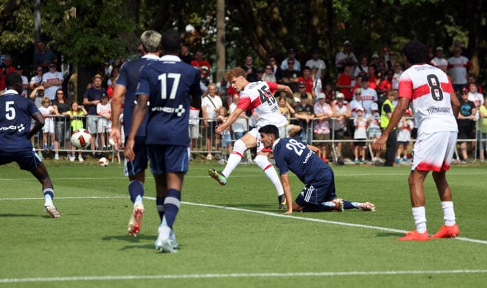 01.08.26 VfB Stuttgart - Paris FC Deutschland, Stuttgart, 01.08.2026, Fussball, Bundesliga, Saison 2026 2027, Testspiel, VfB Stuttgart - Paris FC: Lazar Jovanovic (VfB Stuttgart); Tor 1:0 Jovanovic. *** August 1, 2026 VfB Stuttgart vs. Paris FC Germany, Stuttgart, August 1, 2026, Soccer, Bundesliga, 2026–2027 Season, Friendly Match, VfB Stuttgart vs. Paris FC Lazar Jovanovic VfB Stuttgart Goal 1–0 Jovanovic