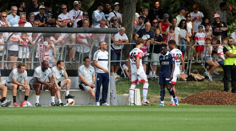 01.08.26 VfB Stuttgart - Paris FC Deutschland, Stuttgart, 01.08.2026, Fussball, Bundesliga, Saison 2026 2027, Testspiel, VfB Stuttgart - Paris FC: Liam Rosenior (Trainer Paris FC). *** August 1, 2026 VfB Stuttgart vs. Paris FC Germany, Stuttgart, August 1, 2026, Soccer, Bundesliga, 2026–2027 Season, Friendly Match, VfB Stuttgart vs. Paris FC Liam Rosenior, Head Coach of Paris FC