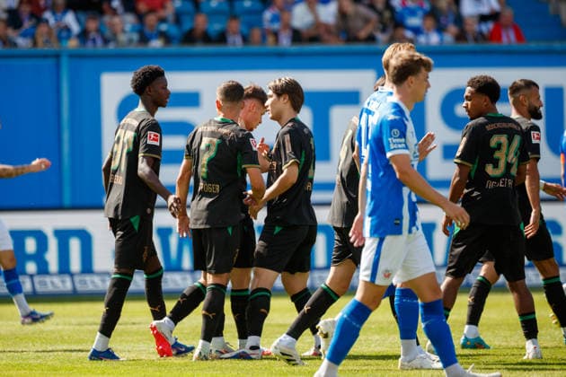 Torjubel 0:1 - hinten verdeckt Torschütze Lukas Ullrich (Gladbach) ; GER, FC Hansa Rostock vs. Borussia Mönchengladbach, Fußball, Männer, Testspiel, Spielzeit 2026 2027, 01.08.2026 Rostock Ostseestadion Mecklenburg - Vorpommern Deutschland *** Goal celebration 0-1, view obscured from behind; goal scorer Lukas Ullrich (Gladbach, GER), FC Hansa Rostock vs. Borussia Mönchengladbach, soccer, men s, friendly match, 2026–2027 season, August 1, 2026, Rostock Ostseestadion, Mecklenburg-Western Pomerania, Germany