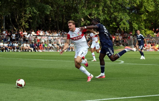01.08.26 VfB Stuttgart - Paris FC Deutschland, Stuttgart, 01.08.2026, Fussball, Bundesliga, Saison 2026 2027, Testspiel, VfB Stuttgart - Paris FC: v.l. Maximilian Mittelstädt (VfB Stuttgart), Jonathan Ikone (Paris FC). *** August 1, 2026: VfB Stuttgart vs. Paris FC, Germany, Stuttgart, August 1, 2026, Soccer, Bundesliga, 2026–2027 Season, Friendly Match, VfB Stuttgart vs. Paris FC; Maximilian Mittelstädt (VfB Stuttgart), Jonathan Ikone (Paris FC)