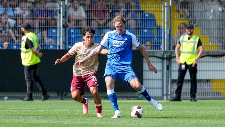 v.li.: Danyal Zor (KSC, 26), Wouter Burger (Hoffenheim, 18), Zweikampf, Spielszene, Duell, duel, tackle, tackling, Dynamik, Action, Aktion, 01.08.2026, Sinsheim (Deutschland), Fussball, Testspiel, TSG 1899 Hoffenheim - Karlsruher SC, DFB DFL REGULATIONS PROHIBIT ANY USE OF PHOTOGRAPHS AS IMAGE SEQUENCES AND OR QUASI-VIDEO. *** From left: Danyal Zor (KSC), 26, Wouter Burger (Hoffenheim), 18, tackle, game scene, duel, tackle, tackling, dynamic, action, 01 08 2026, Sinsheim, Germany, soccer, friendly match, TSG 1899 Hoffenheim vs. Karlsruher SC, DFB and DFL regulations prohibit any use of photographs as image sequences and or quasi-video xozx