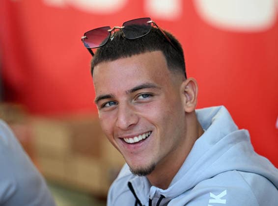 01.08.2026, xophax, Fussball 1.Bundesliga, 1.FC Koeln Saisoneröffnung beim 1.FC Köln am Rhein Energie Stadion. Schlange stehen für ein Autogramm von Said El Mala. Said El Mala Köln *** August 1, 2026, xophax, Soccer, Bundesliga 1, 1. FC Köln Season opener for 1. FC Köln at the Rhein Energie Stadium; people are lining up for an autograph from Said El Mala Said El Mala Cologne