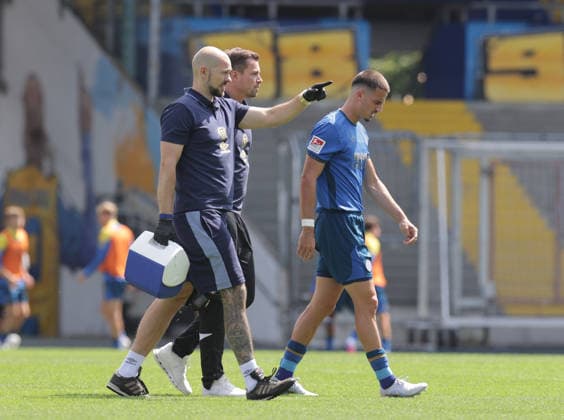 Verletzung Andi Hoti (Eintracht Braunschweig) Fussball, Herren, Saison 2026 2027 2.BL, Eintracht Stadion, Eintracht Braunschweig gegen RAAL La Louviere, Saisonvorbereitung, Testspiel, 0-0 DFL REGULATIONS PROHIBIT ANY USE OF PHOTOGRAPHS AS IMAGE SEQUENCES AND OR QUASI-VIDEO. *** Andi Hoti Injury, Eintracht Braunschweig Soccer, Men s, 2026–2027 Season, 2. Bundesliga, Eintracht Stadium, Eintracht Braunschweig vs. RAAL La Louvière, preseason, friendly match, 0–0. DFL regulations prohibit any use of photographs as image sequences and or quasi-video.