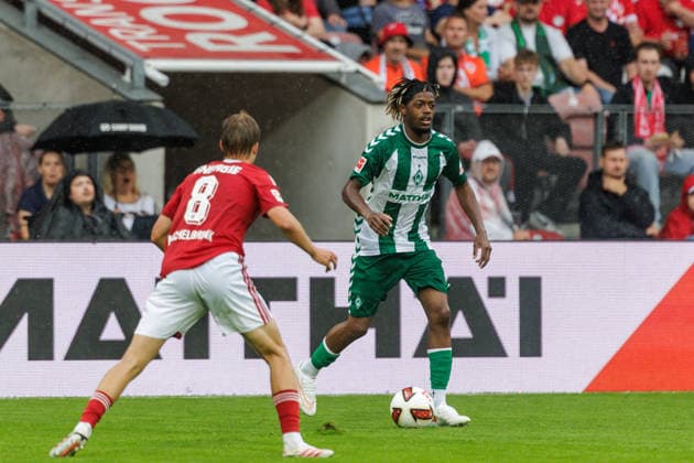 01.08.2026, GER, Testspiel, Saison 2026 2027), FC Energie Cottbus - SV Werder Bremen. Samuel Mbangula (SV Werder Bremen 7) im Zweikampf gegen Lukas Michelbrink (FC Energie Cottbus 8) Cottbus Stadion der Freundschaft Brandenburg Deutschland *** August 1, 2026, GER, Friendly Match, 2026–2027 Season, FC Energie Cottbus vs. SV Werder Bremen; Samuel Mbangula of SV Werder Bremen (No. 7) in a tackle against Lukas Michelbrink of FC Energie Cottbus (No. 8); Cottbus Stadion der Freundschaft, Brandenburg, Germany Copyright: xnordphotoxGmbHx xTrienitzx