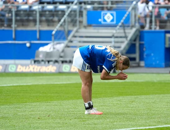 Foto : Jonna WREDE (HSV) ist enttäuscht nach verpasster Torchance zum möglichen 1-0 HSV Saisoneröffnung am Sa. 01.08.2026 Fussball Testspiel der Damen Hamburger SV - FC Everton *** Photo by Jonna WREDE: HSV is disappointed after missing a scoring opportunity that could have made it 1–0. HSV season opener on Sat, Aug. 1, 2026. Women s soccer friendly: Hamburger SV vs. Everton FC