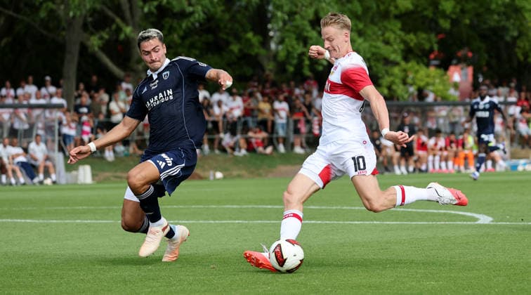 2026.08.01, Deutschland, Stuttgart, Fußball VfB Stuttgart vs. Paris FC, v.l. Diego Coppola (Paris), Chris Führich (VfB) *** August 1, 2026, Germany, Stuttgart, Soccer: VfB Stuttgart vs. Paris FC; from left: Diego Coppola (Paris), Chris Führich (VfB)