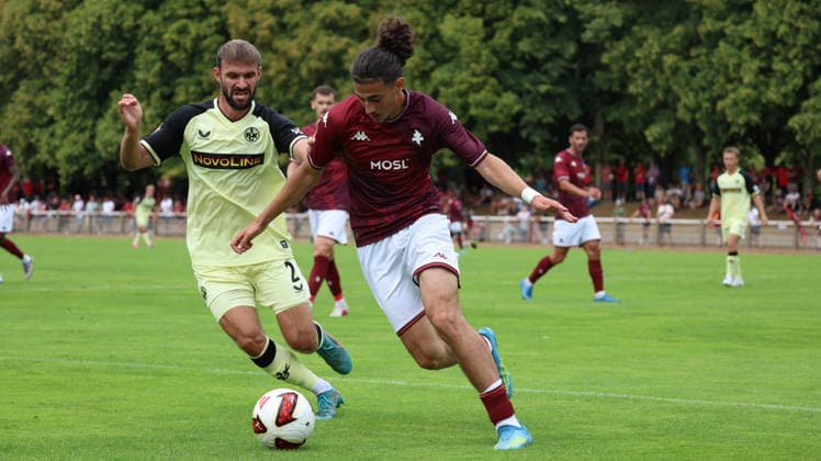 01.08.2026, xrekx, Fussball Testspiel, FC Metz - 1.FC Kaiserslautern v.l. Simon Asta (1.FC Kaiserslautern) (DFL DFB REGULATIONS PROHIBIT ANY USE OF PHOTOGRAPHS as IMAGE SEQUENCES and or QUASI-VIDEO) Metz *** August 1, 2026, xrekx, Soccer Friendly Match, FC Metz vs. 1. FC Kaiserslautern v l Simon Asta 1. FC Kaiserslautern DFL DFB REGULATIONS PROHIBIT ANY USE OF PHOTOGRAPHS as IMAGE SEQUENCES and or QUASI-VIDEO Metz