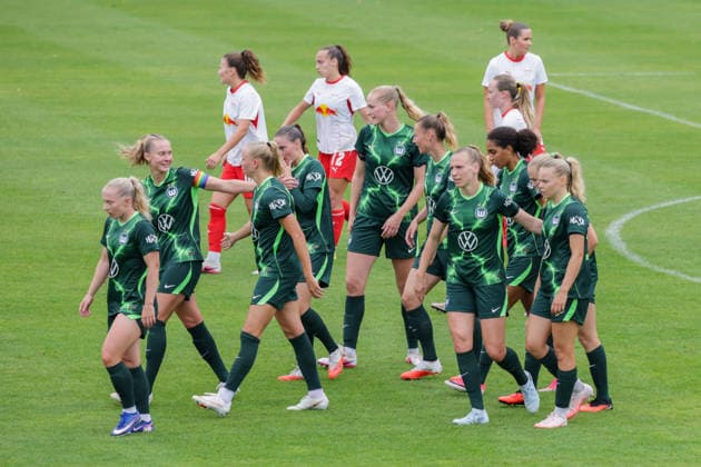 01.08.2026, xgrfx, Fussball Testspiel Frauen , RB Leipzig - VfL Wolfsburg v.l. Tor, Ella Peddemors zum 0:1 (VfL Wolfsburg) (DFL DFB REGULATIONS PROHIBIT ANY USE OF PHOTOGRAPHS as IMAGE SEQUENCES and or QUASI-VIDEO) Leipzig *** August 1, 2026, xgrfx, Women s Soccer Friendly Match, RB Leipzig vs. VfL Wolfsburg, Goal, Ella Peddemors, 0–1 VfL Wolfsburg. DFL and DFB regulations prohibit any use of photographs as image sequences and or quasi-video. Leipzig