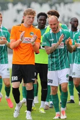01.08.26, GER, Regionalliga Nord, Fussball, 1. Spieltag, Saison 2026 2027, Dietmar-Scholze-Stadion an der Lohmuehle, VfB Luebeck vs SC Weiche Flensburg Spielende Endstand 1:1. Dank an die Fans nach dem Spiel Torwart Finn Böhmker Finn Boehmker (VfB Luebeck 01) Marvin Thiel (VfB Luebeck 13) Foto nordphoto GmbH Tauchnitz Luebeck Dietmar-Scholze-Stadion an der Lohmuehle SH Germany *** August 26, 2026, GER, Regionalliga Nord, Soccer, Matchday 1, 2026–2027 Season, Dietmar Scholze Stadium at the Lohmuehle, VfB Lübeck vs. SC Weiche Flensburg Final Score 1–1 Thanks to the fans after the game Goalkeeper Finn Böhmker Finn Boehmker VfB Lübeck 01 Marvin Thiel VfB Lübeck 13 Photo: nordphoto GmbH Tauchnitz Lübeck Dietmar Scholze Stadium at the Lohmuehle, SH, Germany Copyright: xnordphotoxGmbHx xTauchnitzx
