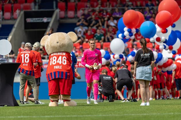 Frank Feller (1.FC Heidenheim, 01) der Vorstellung Ballons Kinder Paule (Maskottchen), GER, 1. FC Heidenheim vs. FC Ingolstadt, Fußball, Max-Liebhaber-Pokal, 2026 2027, 01.08.2026, DFL DFB REGULATIONS PROHIBIT ANY USE OF PHOTOGRAPHS AS IMAGE SEQUENCES AND OR QUASI-VIDEO, GER, 1. FC Heidenheim vs. FC Ingolstadt, Fußball, Max-Liebhaber-Pokal, 2026 2027, 01.08.2026 Heidenheim *** Frank Feller, 1 FC Heidenheim, 01: Balloons and Children at the Introduction of the Mascot Paule, GER, 1 FC Heidenheim vs. FC Ingolstadt, Soccer, Max Liebhaber Cup, 2026–2027, August 1, 2026, DFL and DFB regulations prohibit any use of photographs as image sequences and or quasi-video, GER, 1 FC Heidenheim vs. FC Ingolstadt, soccer, Max Liebhaber Cup, 2026–2027, August 1, 2026, Heidenheim Copyright: xEibner-Pressefoto JanixPlessx EP_JPL