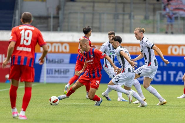 Dynamischer Zweikampf Adrian Beck (1.FC Heidenheim, 21) Davide-Danilo Sekulovic (FC Ingolstadt 04, 33) Vinko Sapina (FC Ingolstadt 04, 41), GER, 1. FC Heidenheim vs. FC Ingolstadt, Fußball, Max-Liebhaber-Pokal, 2026 2027, 01.08.2026, DFL DFB REGULATIONS PROHIBIT ANY USE OF PHOTOGRAPHS AS IMAGE SEQUENCES AND OR QUASI-VIDEO, GER, 1. FC Heidenheim vs. FC Ingolstadt, Fußball, Max-Liebhaber-Pokal, 2026 2027, 01.08.2026 Heidenheim *** Dynamic duel: Adrian Beck (1 FC Heidenheim), 21 Davide Danilo Sekulovic (FC Ingolstadt 04), 33 Vinko Sapina (FC Ingolstadt 04), 41, GER, 1 FC Heidenheim vs. FC Ingolstadt, Soccer, Max Liebhaber Cup, 2026–2027, August 1, 2026, DFL and DFB regulations prohibit any use of photographs as image sequences and or quasi-video, GER, 1 FC Heidenheim vs. FC Ingolstadt, Soccer, Max Liebhaber Cup, 2026–2027, August 1, 2026, Heidenheim Copyright: xEibner-Pressefoto JanixPlessx EP_JPL