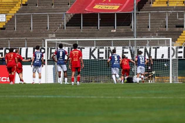 01.08.2026, GER, Fussball, Herren, Testspiel, Saison 2026 2027, KFC Uerdingen - Delay Sports Sky Vincent Tloczynski erzielt das Tor zum 0:1 Krefeld Grotenburg-Stadion Nordrhein-Westfalen Deutschland *** August 1, 2026, GER, Soccer, Men s, Friendly, 2026–2027 Season, KFC Uerdingen, Delay Sports, Sky, Vincent Tloczynski scores the goal to make it 0–1, Krefeld Grotenburg Stadium, North Rhine-Westphalia, Germany Copyright: xAdrianxSchlüterx