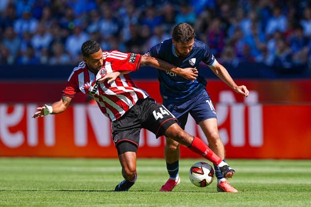 01.08.2026, xydrx, Fußball, Testspiel, VfL Bochum - Sheffield United FC, Saison 2026 2027, Vonovia Ruhrstadion: Jairo Riedewald (Sheffield United, 44) im Zweikampf gegen Berkan Taz (VfL Bochum, 10) DFB regulations prohibit any use of photographs as image sequences and or quasi-video. *** August 1, 2026, xydrx, soccer, friendly match, VfL Bochum vs. Sheffield United FC, 2026–2027 season, Vonovia Ruhrstadion: Jairo Riedewald (Sheffield United) challenges Berkan Taz (VfL Bochum) for the ball, 44. DFB regulations prohibit any use of photographs as image sequences and or quasi-video. Copyright: HMBxMedia YannisxDreimann