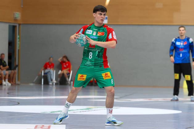 01.08.2026, xtgx, Handball - Testspiel SC Magdeburg - Corotop Gwardia Opole emspor, v.l. Tim Thielicke (Magdeburg, 8) am Ball, plays the ball Ilsenburg *** August 1, 2026, xtgx, Handball exhibition match: SC Magdeburg vs. Corotop Gwardia Opole (emspor), from left: Tim Thielicke (Magdeburg), No. 8 on the ball, plays the ball (Ilsenburg)