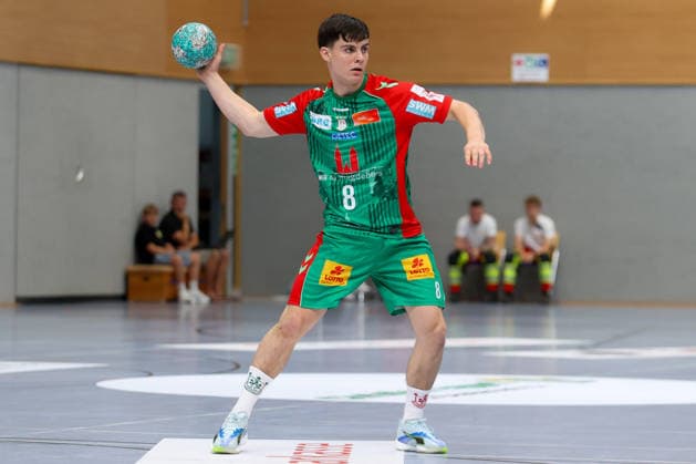01.08.2026, xtgx, Handball - Testspiel SC Magdeburg - Corotop Gwardia Opole emspor, v.l. Tim Thielicke (Magdeburg, 8) am Ball, plays the ball Ilsenburg *** August 1, 2026, xtgx, Handball Friendly Match: SC Magdeburg vs. Corotop Gwardia Opole (emspor), from left: Tim Thielicke (Magdeburg), No. 8 with the ball, plays the ball (Ilsenburg)