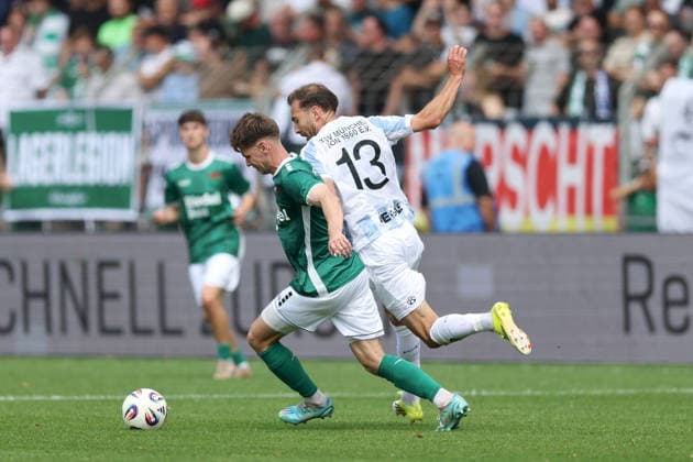 01.08.2026, Herren, Fussball, Saison 2026 2027, Regionalliga Bayern, 2. Spieltag: 1. FC Schweinfurt 1905 - TSV 1860 Muenchen Nicolas Pfarr ( 26, 1. FC Schweinfurt 1905) und Michael Eberwein ( 13, TSV 1860 München) Schweinfurt Sachs-Stadion Bayern Deutschland *** August 1, 2026, Men s Soccer, 2026–2027 Season, Bavarian Regional League, Matchday 2: 1 FC Schweinfurt 1905 vs. TSV 1860 Munich; Nicolas Pfarr 26, 1 FC Schweinfurt 1905 and Michael Eberwein 13, TSV 1860 Munich, Schweinfurt, Sachs Stadium, Bavaria, Germany