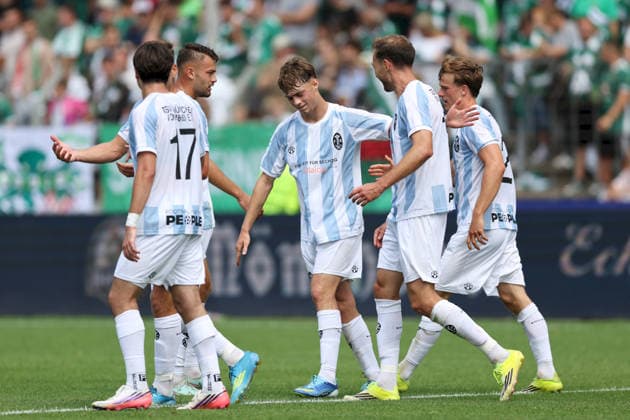 01.08.2026, Herren, Fussball, Saison 2026 2027, Regionalliga Bayern, 2. Spieltag: 1. FC Schweinfurt 1905 - TSV 1860 Muenchen Emre Erdogan ( 19, TSV 1860 München) und Michael Eberwein ( 13, TSV 1860 München) bejubeln das 1:1 Schweinfurt Sachs-Stadion Bayern Deutschland *** August 1, 2026, Men s Soccer, 2026–2027 Season, Bavarian Regional League, Matchday 2: 1 FC Schweinfurt 1905 vs. TSV 1860 Munich, Emre Erdogan 19, TSV 1860 Munich and Michael Eberwein 13, TSV 1860 Munich celebrate the 1–1 draw at Schweinfurt’s Sachs Stadium, Bavaria, Germany
