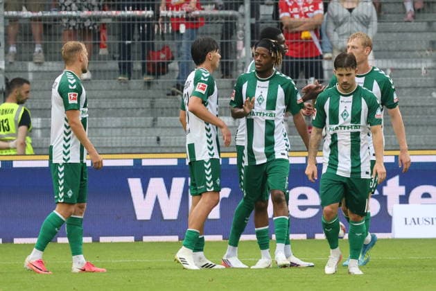 Torjubel bei Werder Fussball Testspiel 2026 2027 FC Energie Cottbus - SV Werder Bremen *** Goal celebration at the Werder soccer exhibition match in 2026–2027: FC Energie Cottbus vs. SV Werder Bremen
