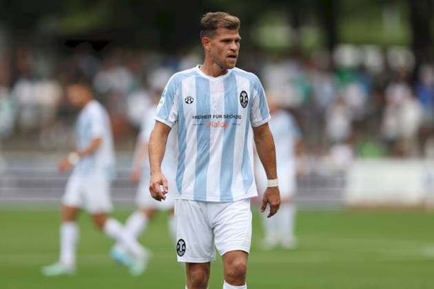 01.08.2026, Herren, Fussball, Saison 2026 2027, Regionalliga Bayern, 2. Spieltag: 1. FC Schweinfurt 1905 - TSV 1860 Muenchen Florian Niederlechner ( 7, TSV 1860 München) Schweinfurt Sachs-Stadion Bayern Deutschland *** August 1, 2026, Men s, Soccer, 2026–2027 season, Bavarian Regional League, Matchday 2: 1 FC Schweinfurt 1905 vs. TSV 1860 Munich, Florian Niederlechner 7, TSV 1860 Munich vs. Schweinfurt, Sachs Stadium, Bavaria, Germany