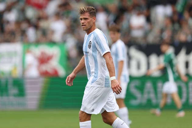 01.08.2026, Herren, Fussball, Saison 2026 2027, Regionalliga Bayern, 2. Spieltag: 1. FC Schweinfurt 1905 - TSV 1860 Muenchen Florian Niederlechner ( 7, TSV 1860 München) Schweinfurt Sachs-Stadion Bayern Deutschland *** August 1, 2026, Men s, Soccer, 2026–2027 season, Bavarian Regional League, Matchday 2: 1 FC Schweinfurt 1905 vs. TSV 1860 Munich; Florian Niederlechner 7; TSV 1860 Munich vs. Schweinfurt at Sachs Stadium, Bavaria, Germany