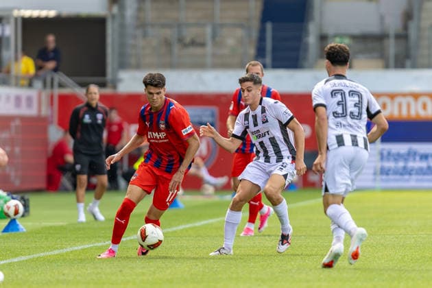Zweikampf Mathias Honsak (1.FC Heidenheim, 17) Emre Guel (FC Ingolstadt 04, 05) Davide-Danilo Sekulovic (FC Ingolstadt 04, 33), GER, 1. FC Heidenheim vs. FC Ingolstadt, Fußball, Max-Liebhaber-Pokal, 2026 2027, 01.08.2026, DFL DFB REGULATIONS PROHIBIT ANY USE OF PHOTOGRAPHS AS IMAGE SEQUENCES AND OR QUASI-VIDEO, GER, 1. FC Heidenheim vs. FC Ingolstadt, Fußball, Max-Liebhaber-Pokal, 2026 2027, 01.08.2026 Heidenheim *** Tackle: Mathias Honsak (1 FC Heidenheim), 17 Emre Guel (FC Ingolstadt 04), 05 Davide Danilo Sekulovic (FC Ingolstadt 04), 33, GER, 1 FC Heidenheim vs. FC Ingolstadt, Soccer, Max Liebhaber Cup, 2026–2027, August 1, 2026, DFL and DFB regulations prohibit any use of photographs as image sequences and or quasi-video, GER, 1 FC Heidenheim vs. FC Ingolstadt, Soccer, Max Liebhaber Cup, 2026–2027, August 1, 2026, Heidenheim Copyright: xEibner-Pressefoto JanixPlessx EP_JPL